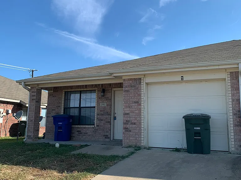 2912 Ashley Dr — Photo 1