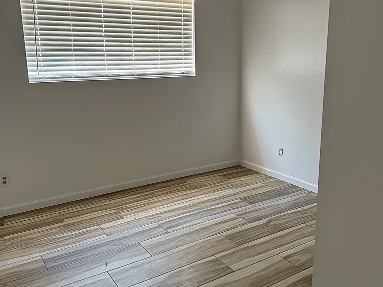 3735 W Golden Ln — Photo 6