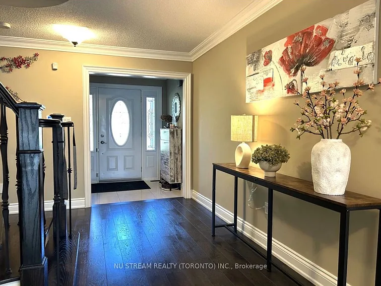 31 Ashfield Dr — Photo 2