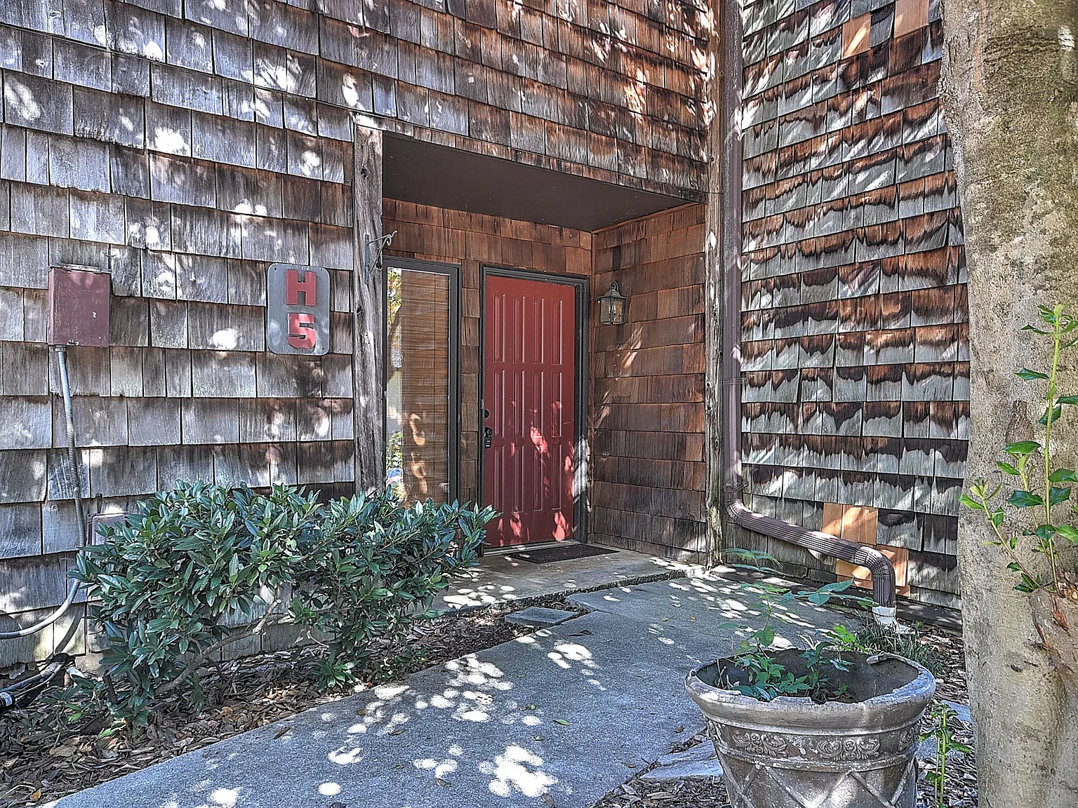 1 bed, 1.5 bath, 741 sqft, $1,250 — Photo 1