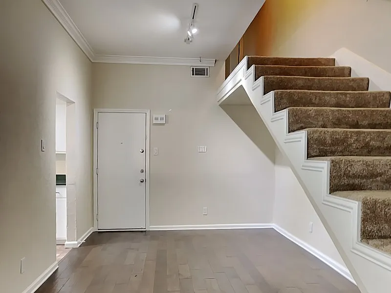 1 bed, 1.5 bath, 1216 sqft, $1,495 — Photo 4