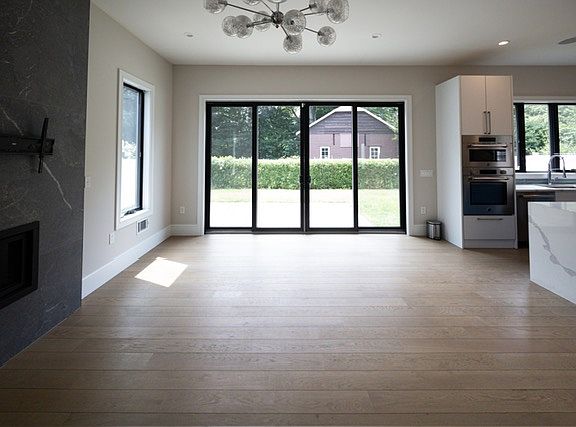 3rd image of 37 George St