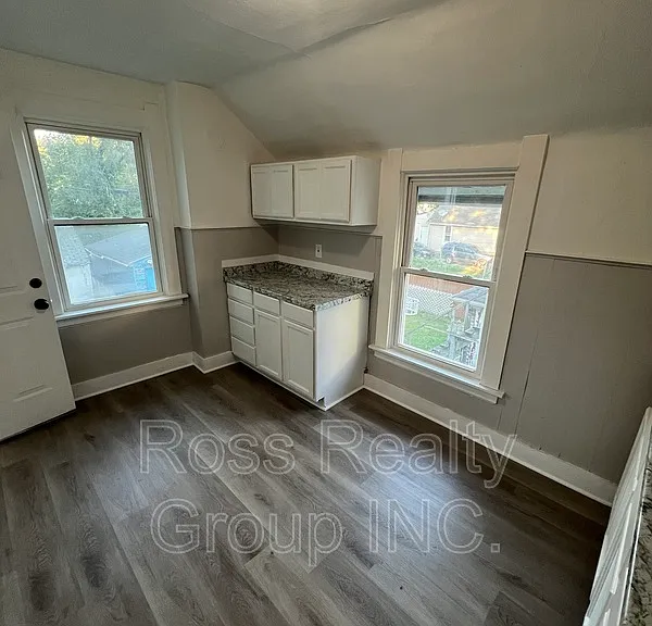 1121 Delence St — Photo 14