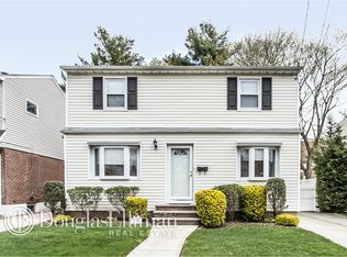 412 Argyle Rd, Mineola, NY 11501