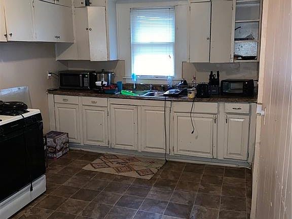 3rd image of 159 Clifton St