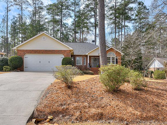 3rd image of 306 Greenview Court
