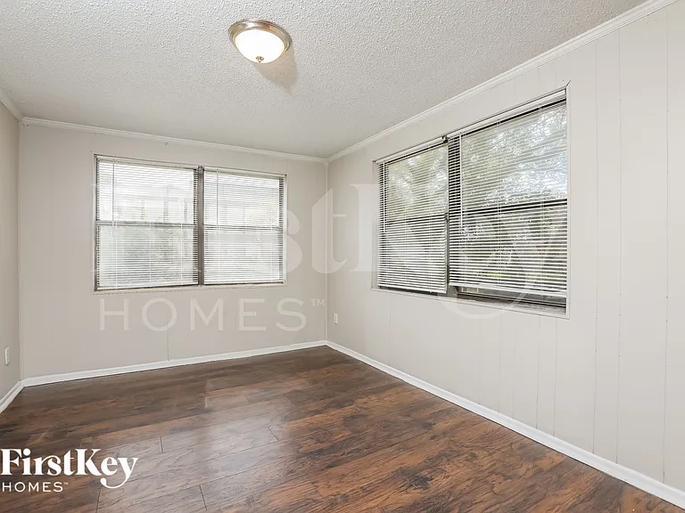 1030 Maxey Dr — Photo 10