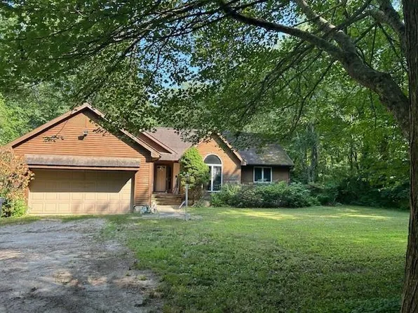 109 Burdickville Rd, Charlestown, RI 02813