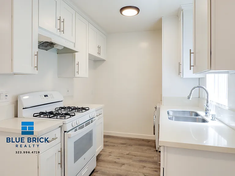 212 W Elk Ave #2 — Photo 2