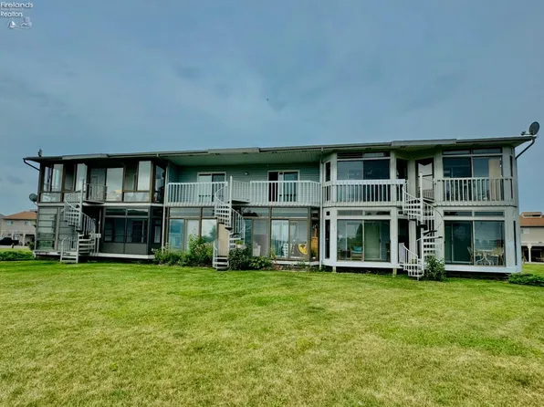 6503 N Harris Harbor Dr, Oak Harbor, OH 43449