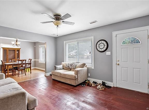 4th image of 3515 Chapel Dr