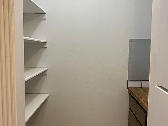 4th image of 2211 N Pecan St