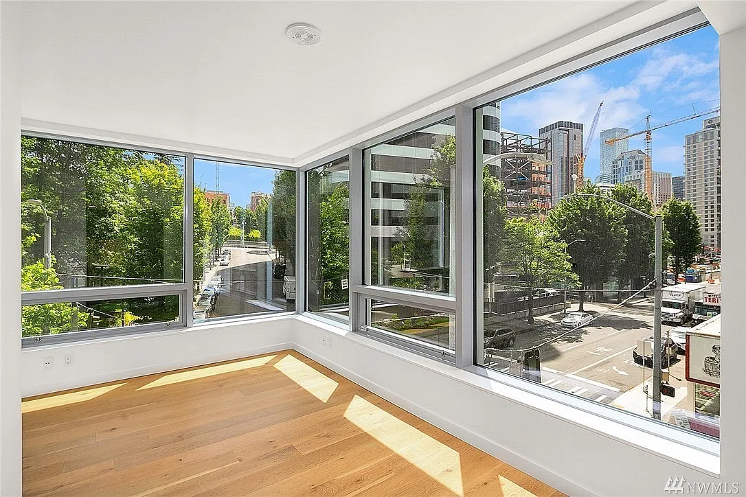 Studio, 302 sqft, $1,950 — Photo 1