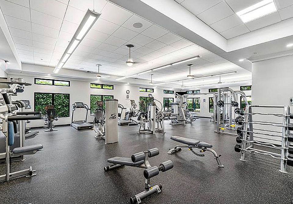 2nd image of 4459 Woodfield Blvd