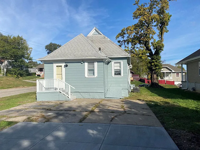 4149 Grant St — Photo 2