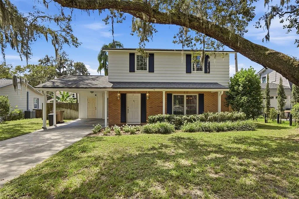 3 bed, 1.5 bath, 1484 sqft, $1,995 — Photo 1