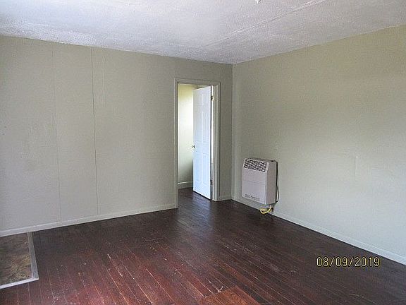 2nd image of 829 S Wilhelm Ave