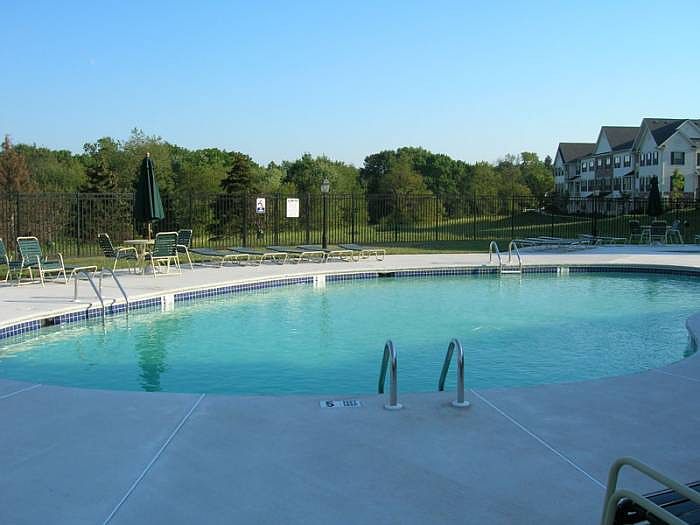 2nd image of 501 Ridgeview Ct
