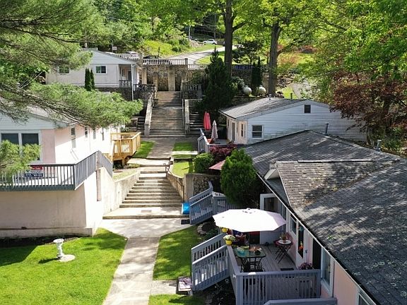 4th image of 431 Lakeside Blvd APT 6