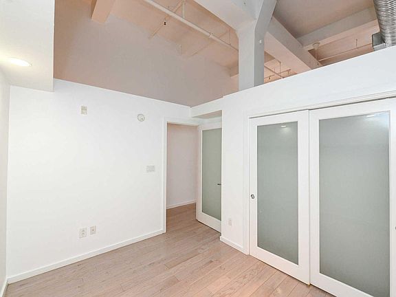 5th image of 726 Market St Unit 403