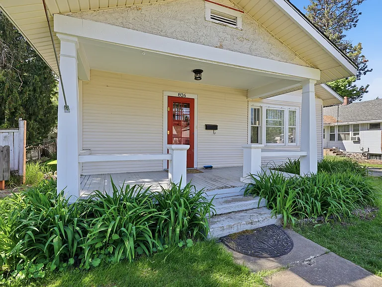 826 E 34th Ave — Photo 3