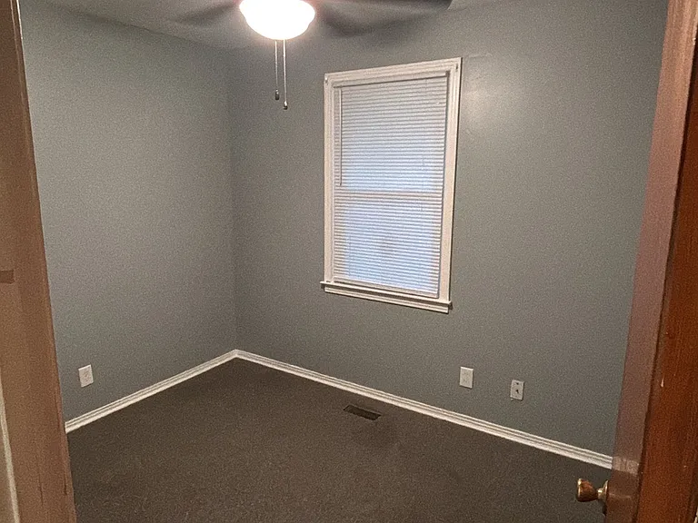 806 Rose Dr — Photo 6