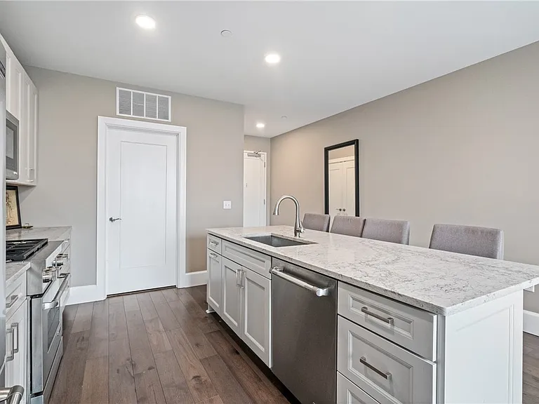 350 Oliver Ave #1303 — Photo 8