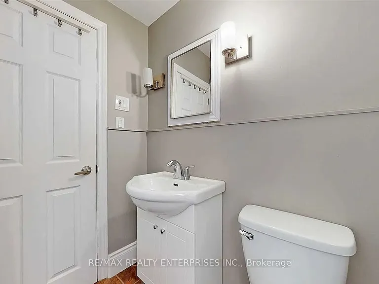 255 Lakeshore Rd E #A — Photo 12