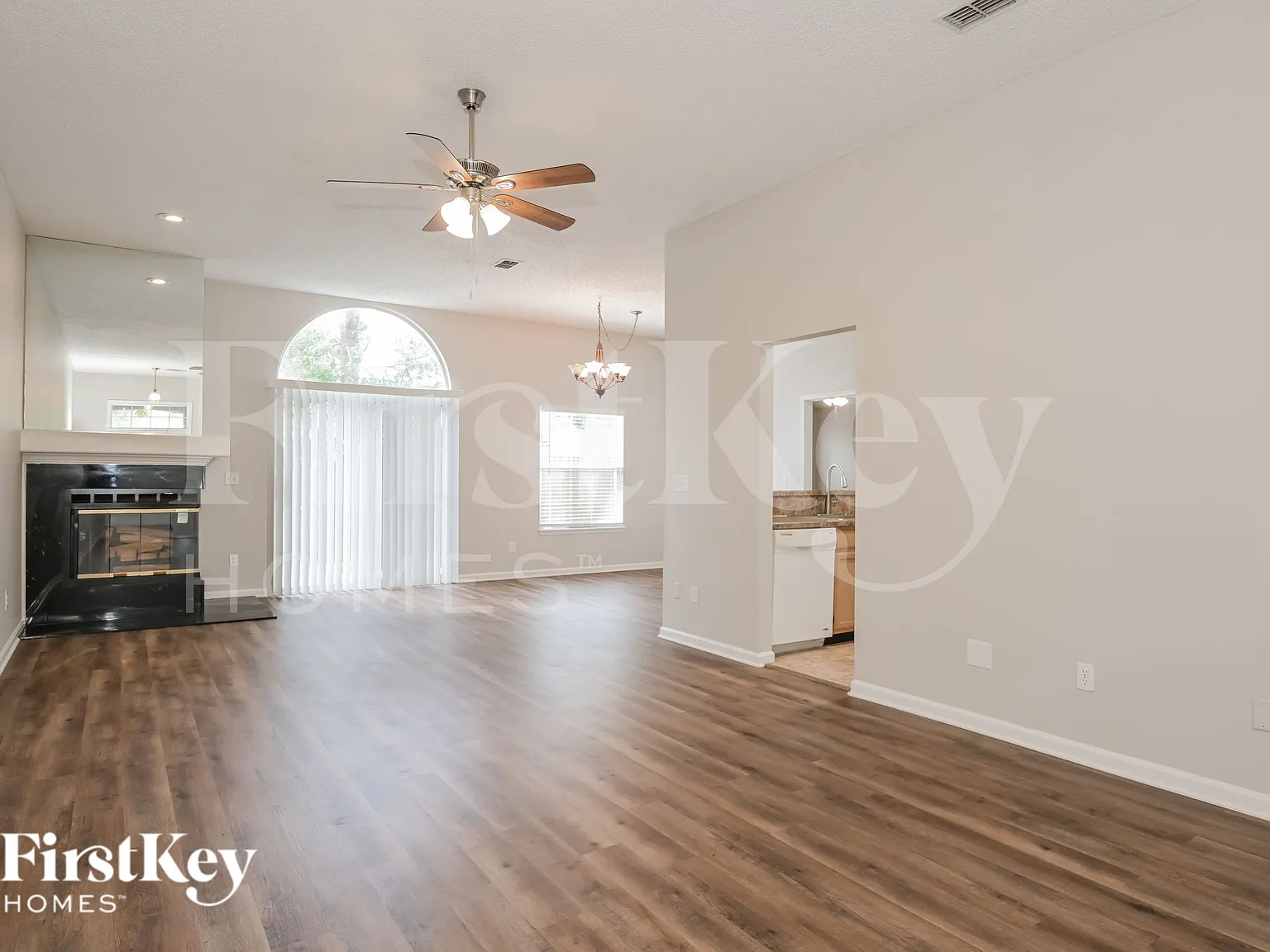 3 bed, 2.0 bath, 1501 sqft, $2,540 — Photo 3
