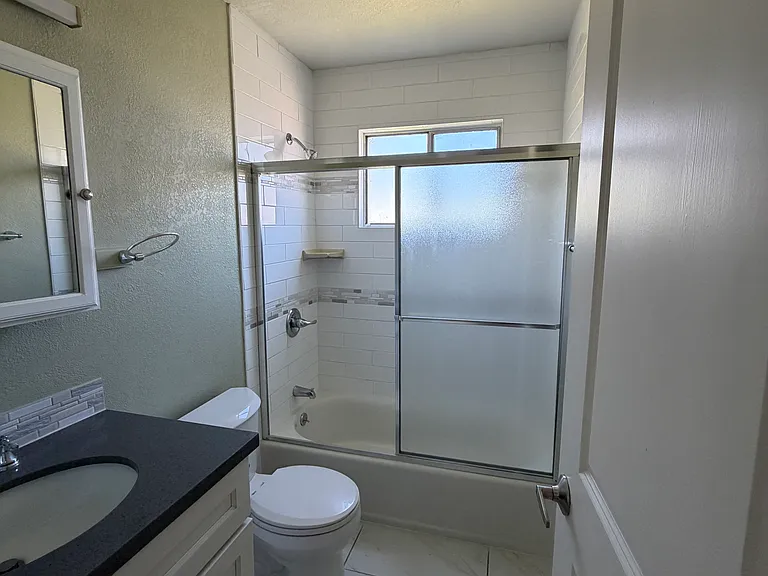 2605 9th Ave #H — Photo 4