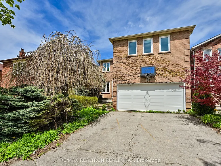 10 Pinewood Dr — Photo 1