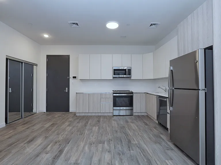 217 Main St #6 — Photo 3