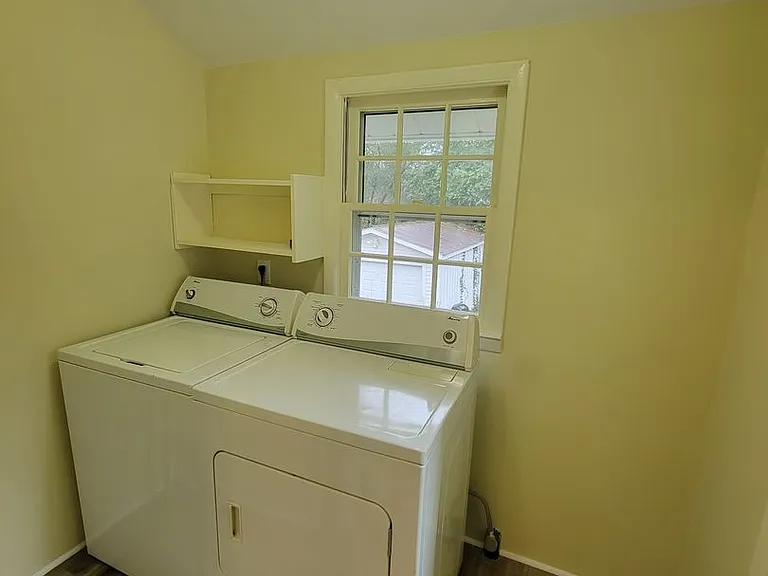 251 Archer St — Photo 16