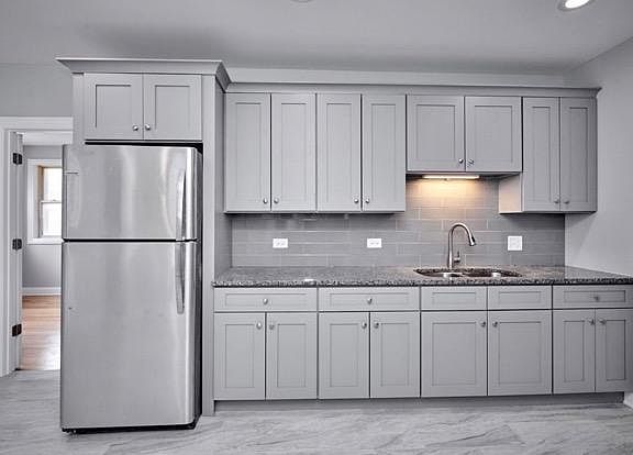 5th image of 6322 N Francisco Ave APT 1