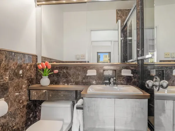 400 East 56th Street image 10 of 11