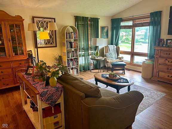 5th image of 409 E Venoy Dr