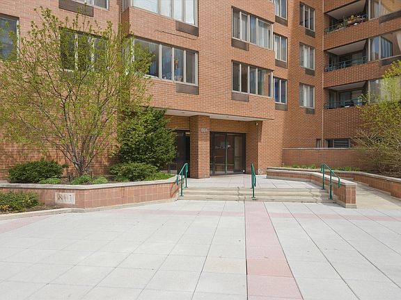 2nd image of 801 S Plymouth Ct APT 203