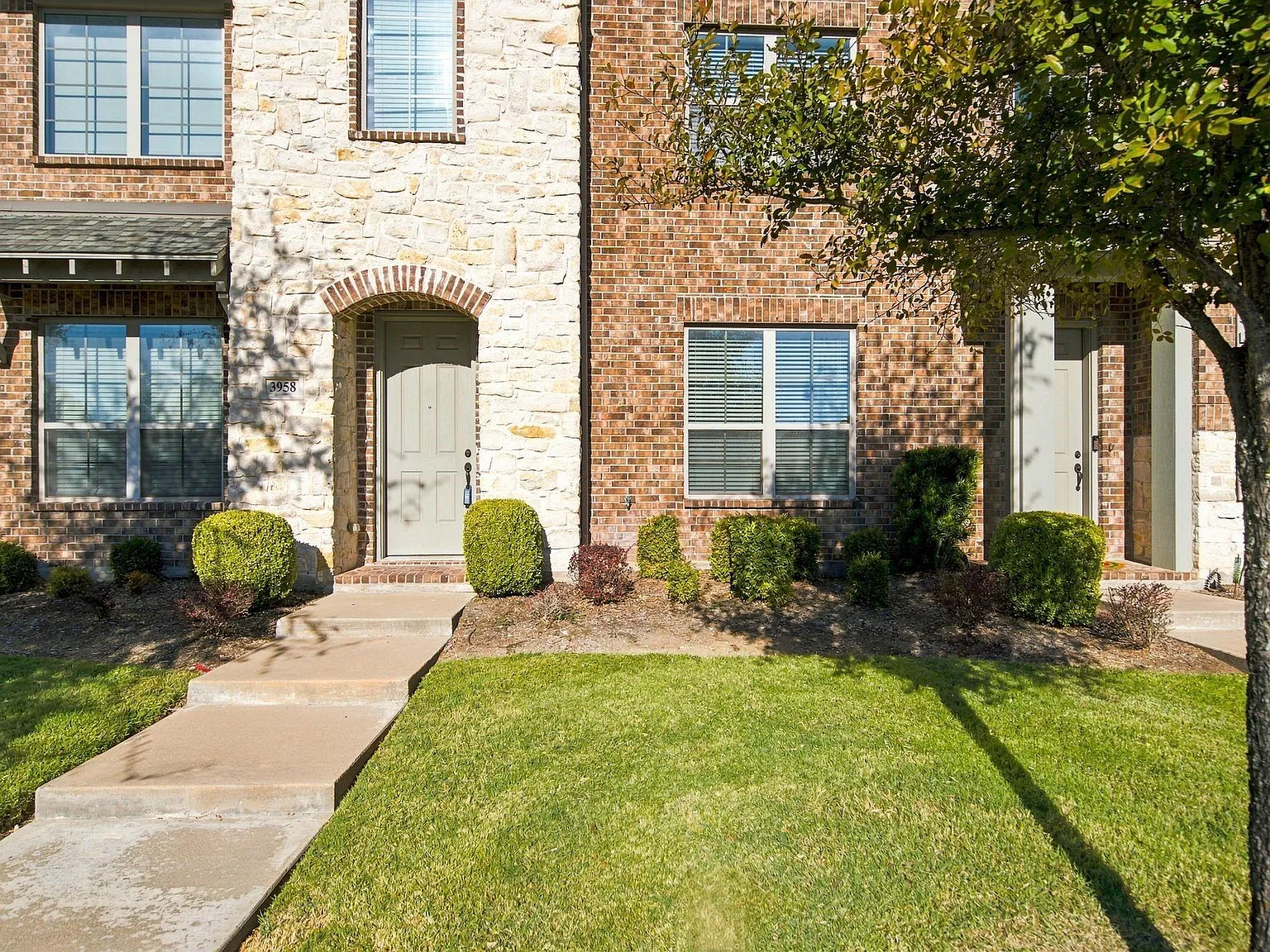 3 bed, 2.5 bath, 1695 sqft, $2,600 — Photo 4