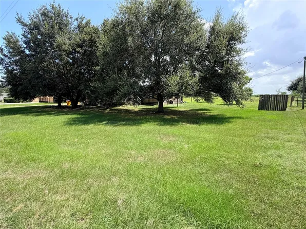 2083 Lauren Ln, Sealy, TX 77474