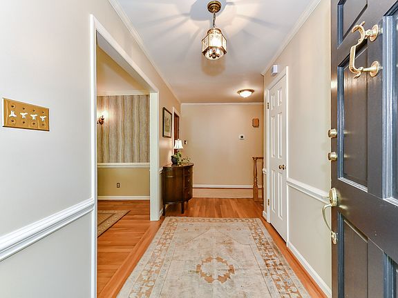 3rd image of 6219 Gaywind Dr