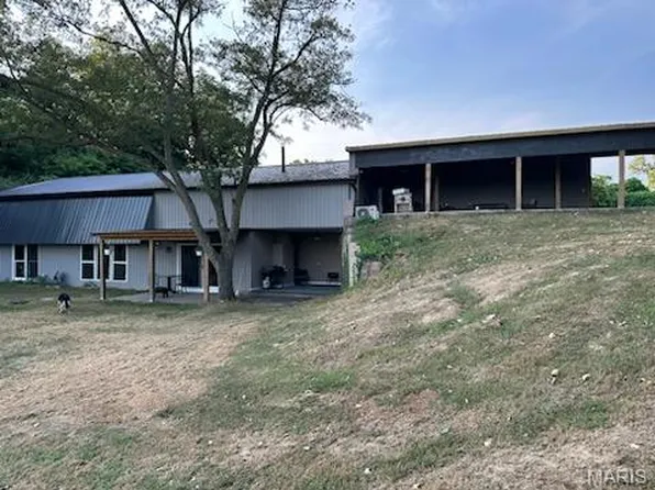 200 Rebecca Ln, Chester, IL 62233