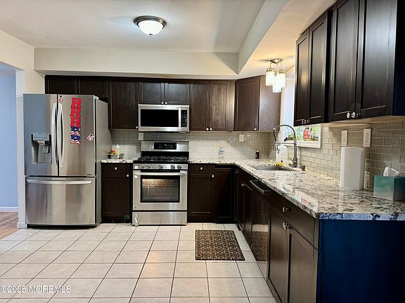 5th image of 278 Hazlitt Way