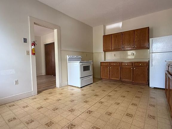4th image of 680 Carew St Unit 2