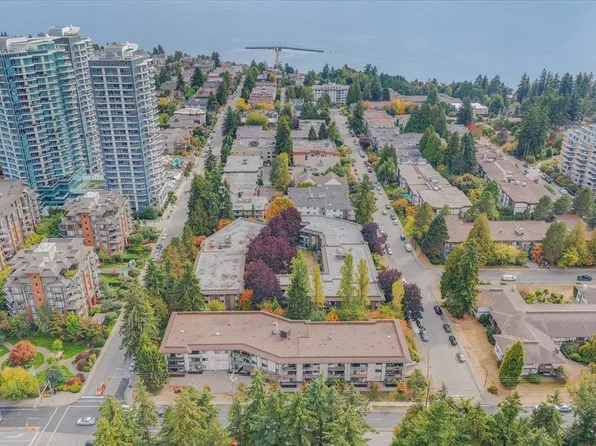 15020 N Bluff Rd #110, White Rock, BC V4B 5A4
