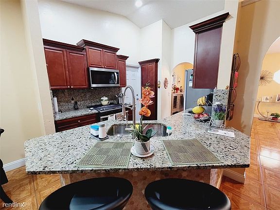5th image of 612 Jura Ln