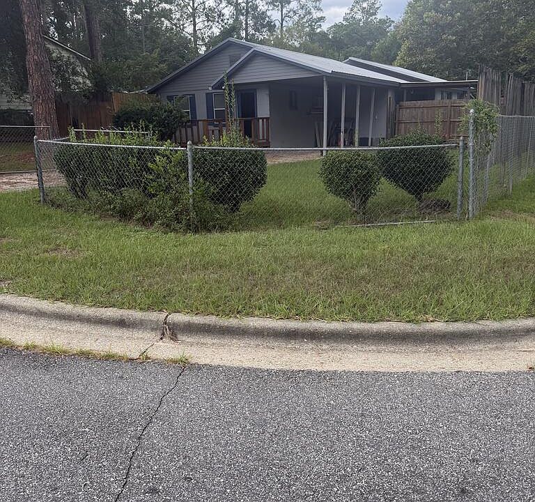 1st image of 601 SE South Maple St