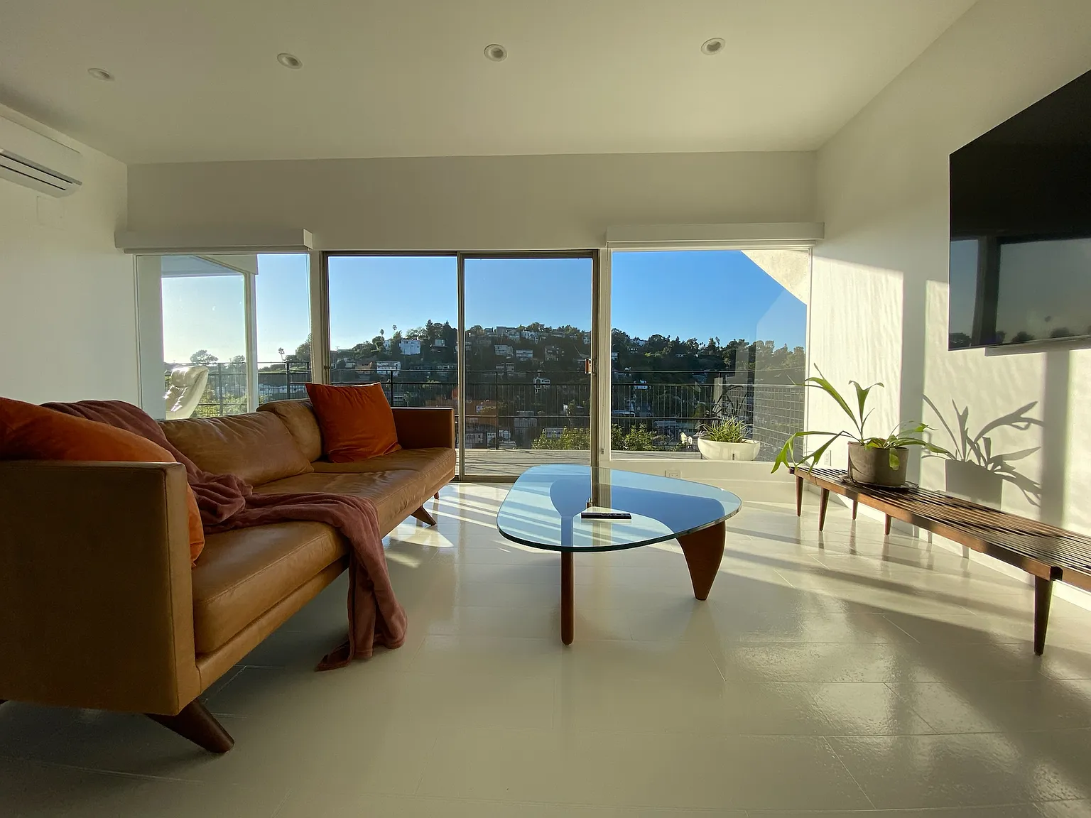 2 bed, 1200 sqft, $8,500 — Photo 2