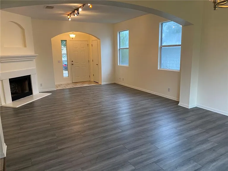 9102 Magna Carta Loop — Photo 11