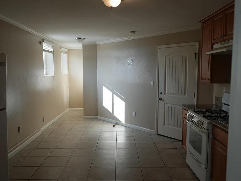 1606 Gramercy Ave #208 — Photo 3