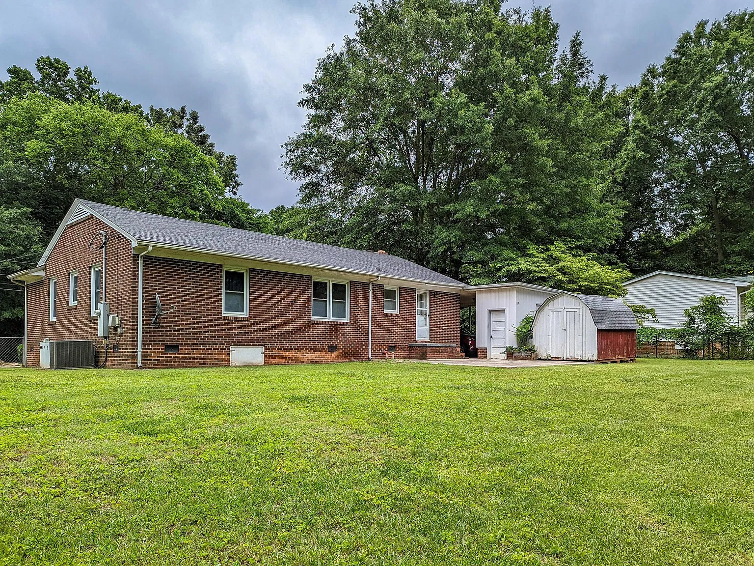 3 bed, 1324 sqft, $1,799 — Photo 3